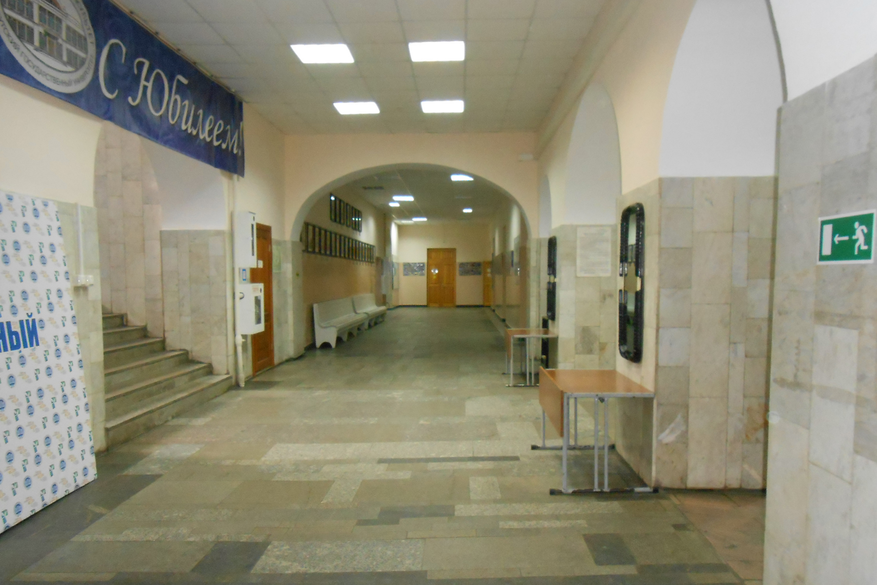 イルクーツク国立大学内校舎　イメージ
