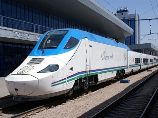アフロシヤブ号はウズベキスタンで一番人気の列車