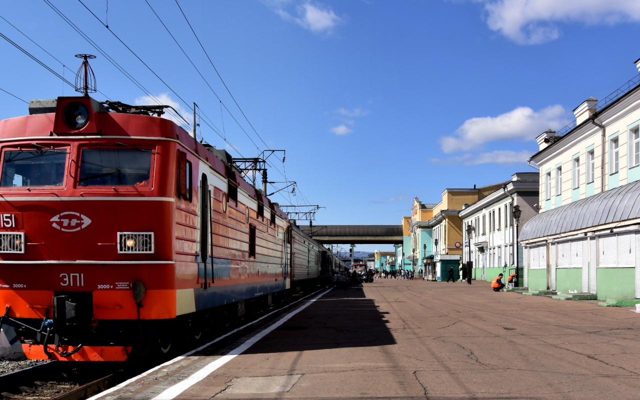 イルクーツク駅に停車中のロシア号